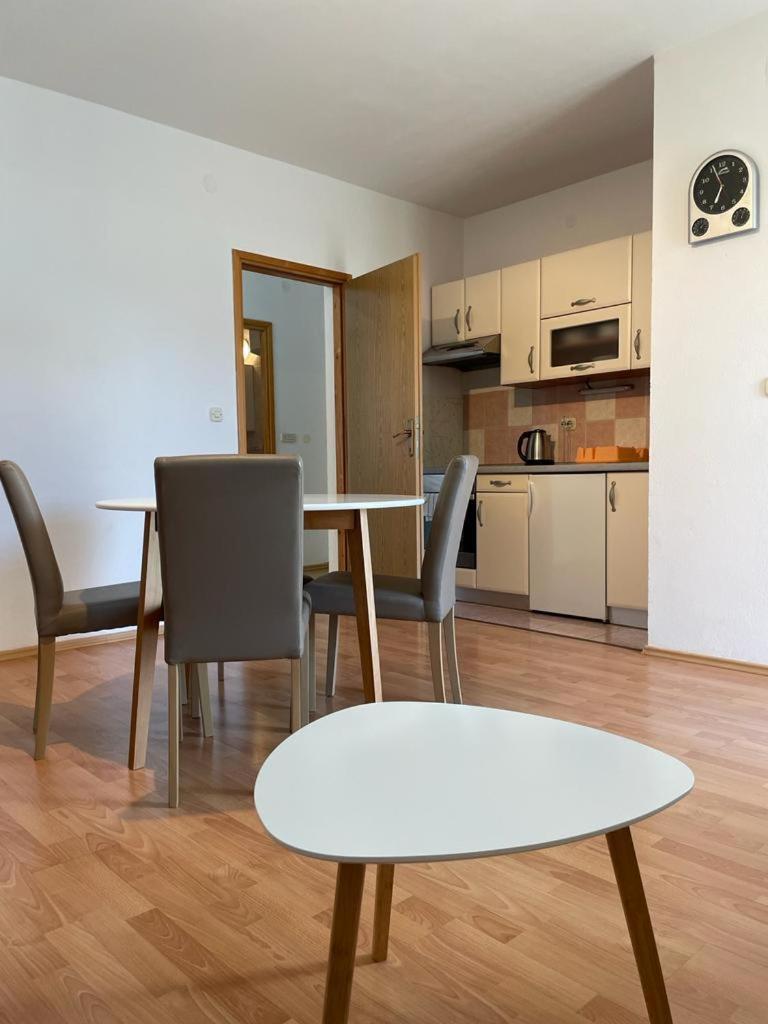 Apartment Place 2 Stay Hvar Town Esterno foto