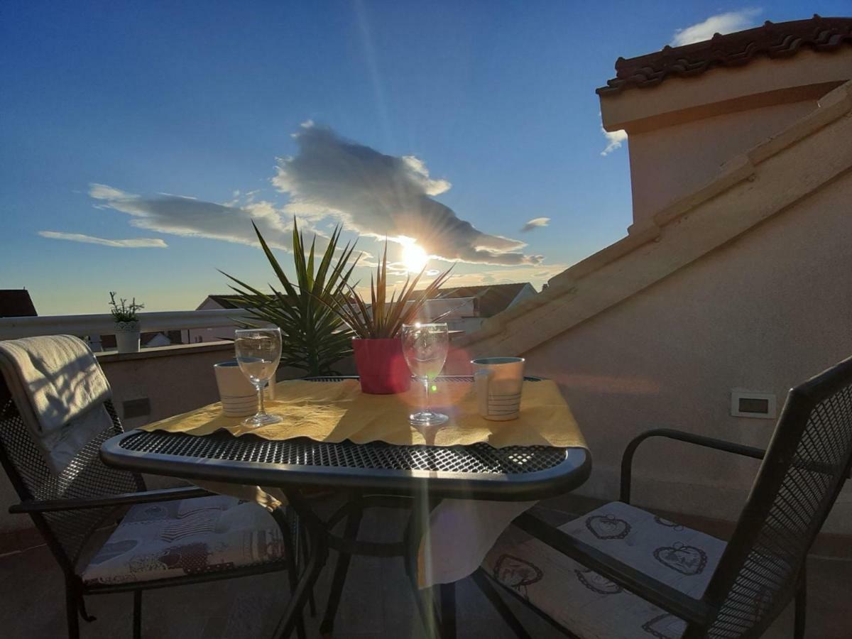 Apartment Place 2 Stay Hvar Town Esterno foto